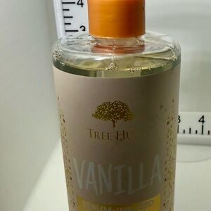 Tree Hut Vanilla serum infused hand wash.